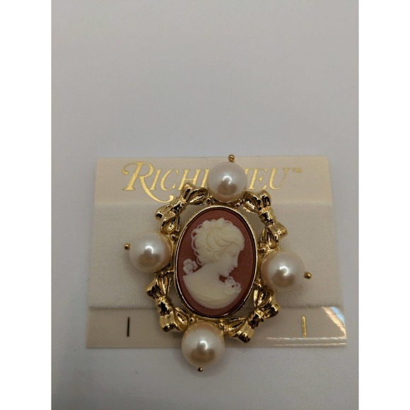 Vintage Gold Tone Cameo Brooch/Pendant With Simulated Pearls - Picture 3 of 13